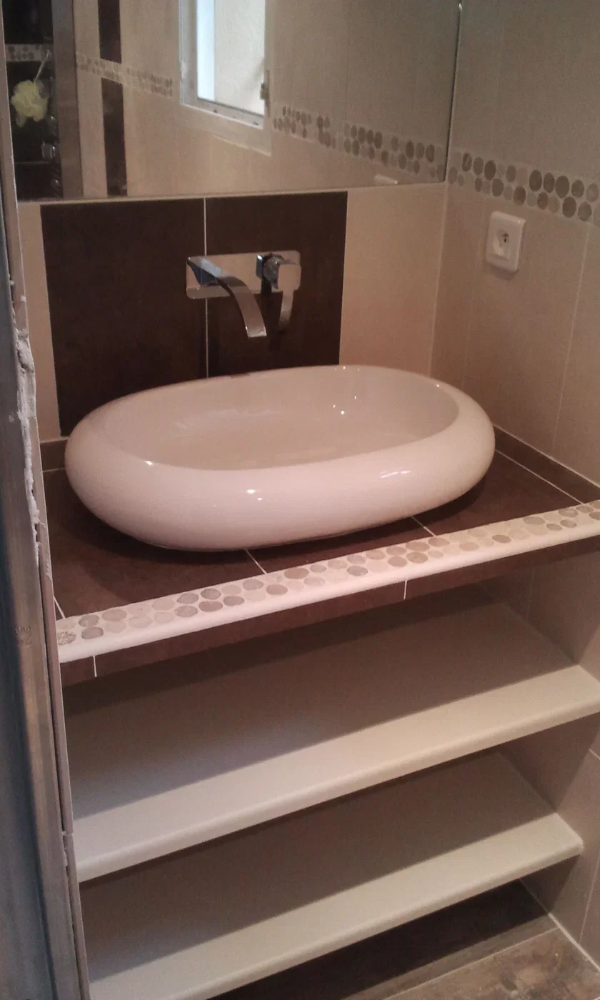 Lavabo dans une salle de bain
