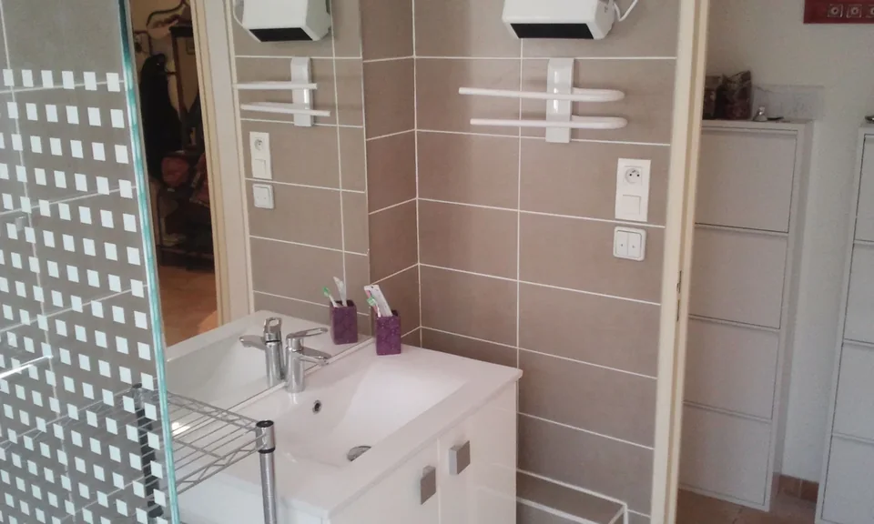 Lavabo dans une salle de bain