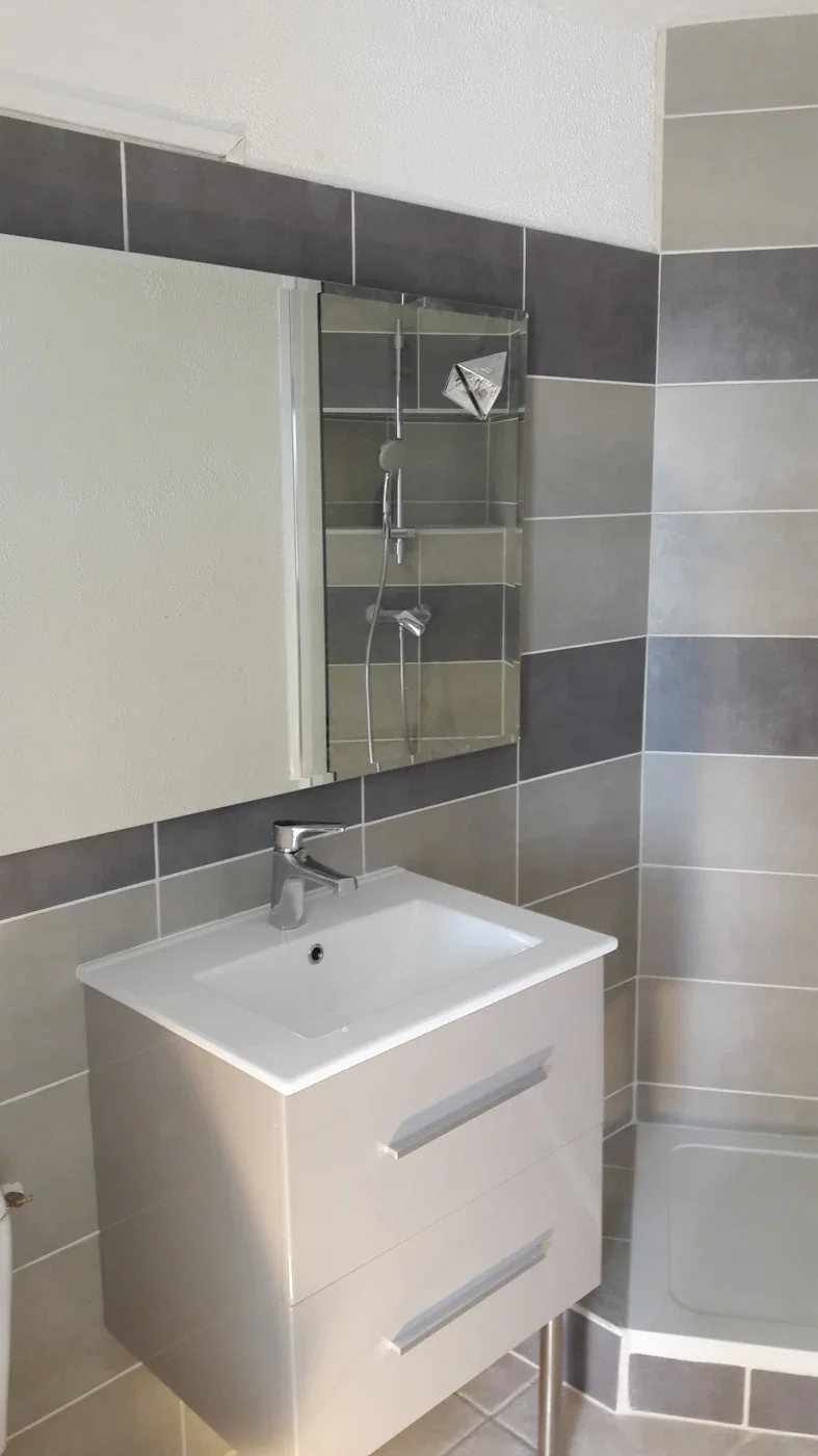 Lavabo dans une salle de bain